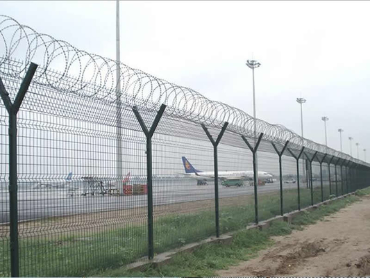 Hàng rào lưới thép hàn chống ăn mòn Chiều cao 2,5m tráng nhựa PVC cho sân bay