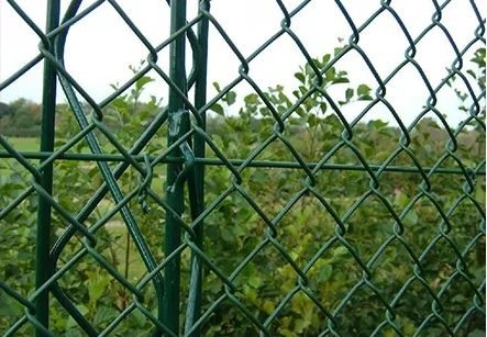 Lưới liên kết chuỗi 75mm Hàng rào mạ kẽm nhúng nóng Pvc tráng