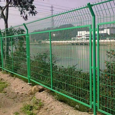 Hàng rào liên kết chuỗi chống leo 2mm OEM Hàng rào lưới dây sắt carbon thấp