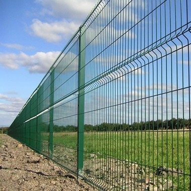 Hàng rào lưới thép 3D mạ kẽm với cột vuông RAL 6005 Green