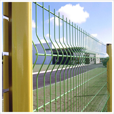 Hình vuông TL-63 Hàng rào lưới 3D uốn cong Màu xanh lá cây PVC tráng