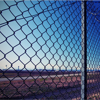 Hàng rào lưới thép không gỉ sân bay Chiều dài hàng rào 0,5m-50m